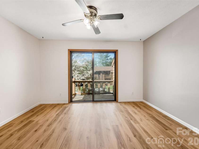 521 Courtwood Lane, Hendersonville, NC 28739.  MLS# CAR4412419, YatesRealty ID 52236. 