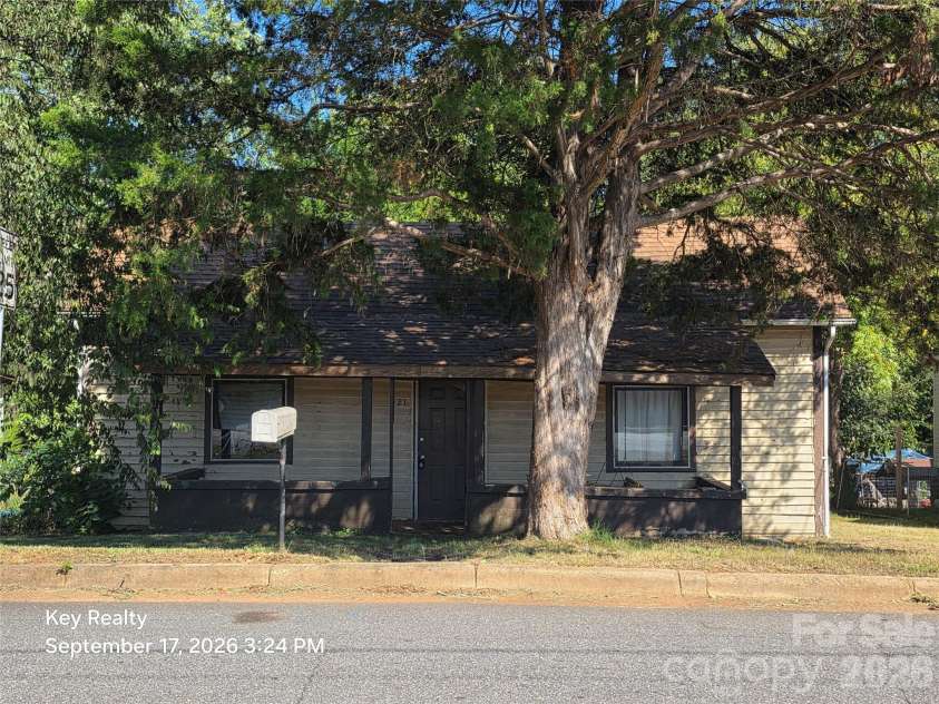 521 Davis Avenue, Newton, NC 28658.  MLS# CAR4425640, YatesRealty ID 52240. 