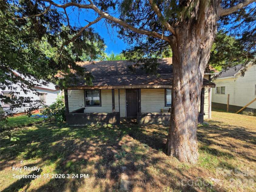 521 Davis Avenue, Newton, NC 28658.  MLS# CAR4425640, YatesRealty ID 52240. 