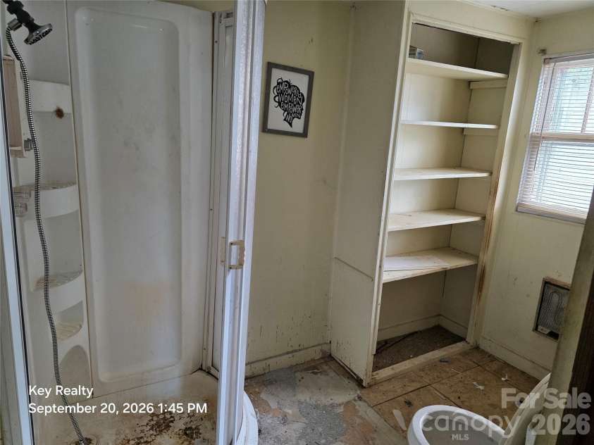 521 Davis Avenue, Newton, NC 28658.  MLS# CAR4425640, YatesRealty ID 52240. 