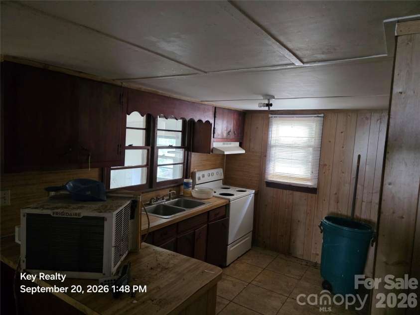 521 Davis Avenue, Newton, NC 28658.  MLS# CAR4425640, YatesRealty ID 52240. 