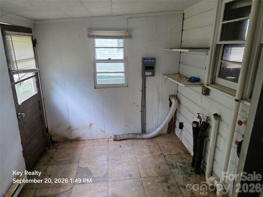 521 Davis Avenue, Newton, NC 28658.  MLS# CAR4425640, YatesRealty ID 52240. 