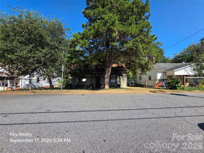 521 Davis Avenue, Newton, NC 28658.  MLS# CAR4425640, YatesRealty ID 52240. 