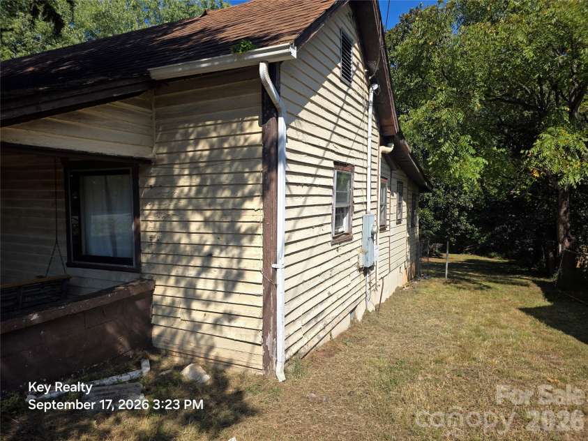 521 Davis Avenue, Newton, NC 28658.  MLS# CAR4425640, YatesRealty ID 52240. 