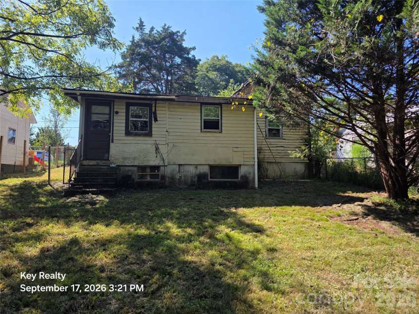521 Davis Avenue, Newton, NC 28658.  MLS# CAR4425640, YatesRealty ID 52240. 