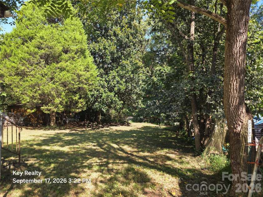 521 Davis Avenue, Newton, NC 28658.  MLS# CAR4425640, YatesRealty ID 52240. 