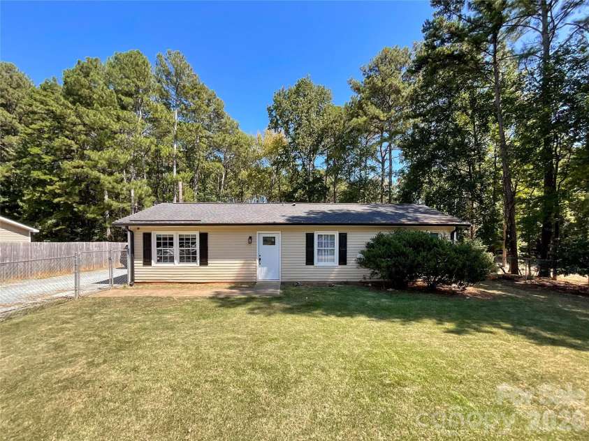 412 Secrest Avenue, Monroe, NC 28110.  MLS# CAR4426325, YatesRealty ID 52244. 