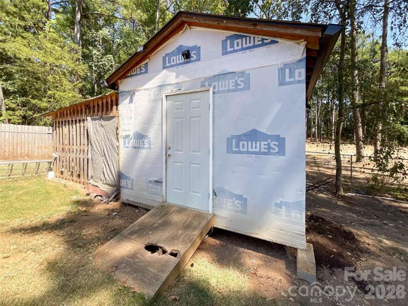 412 Secrest Avenue, Monroe, NC 28110.  MLS# CAR4426325, YatesRealty ID 52244. 