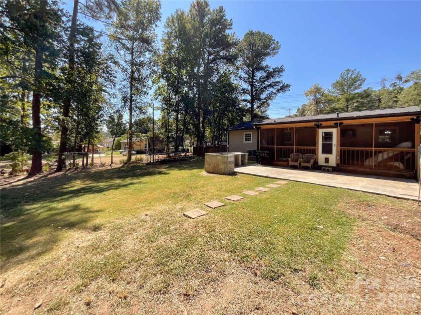 412 Secrest Avenue, Monroe, NC 28110.  MLS# CAR4426325, YatesRealty ID 52244. 