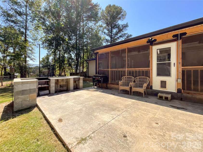 412 Secrest Avenue, Monroe, NC 28110.  MLS# CAR4426325, YatesRealty ID 52244. 
