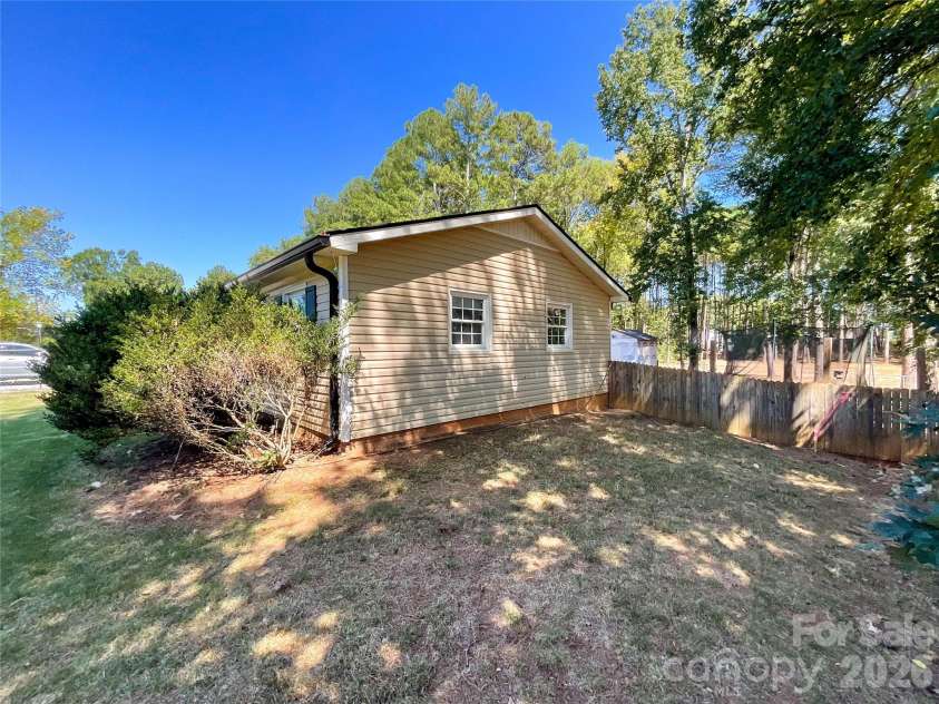 412 Secrest Avenue, Monroe, NC 28110.  MLS# CAR4426325, YatesRealty ID 52244. 