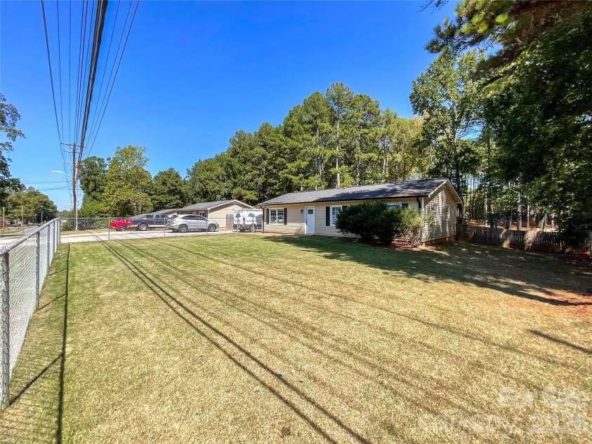 412 Secrest Avenue, Monroe, NC 28110.  MLS# CAR4426325, YatesRealty ID 52244. 