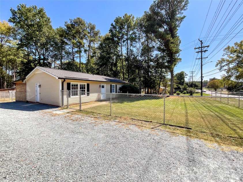 412 Secrest Avenue, Monroe, NC 28110.  MLS# CAR4426325, YatesRealty ID 52244. 