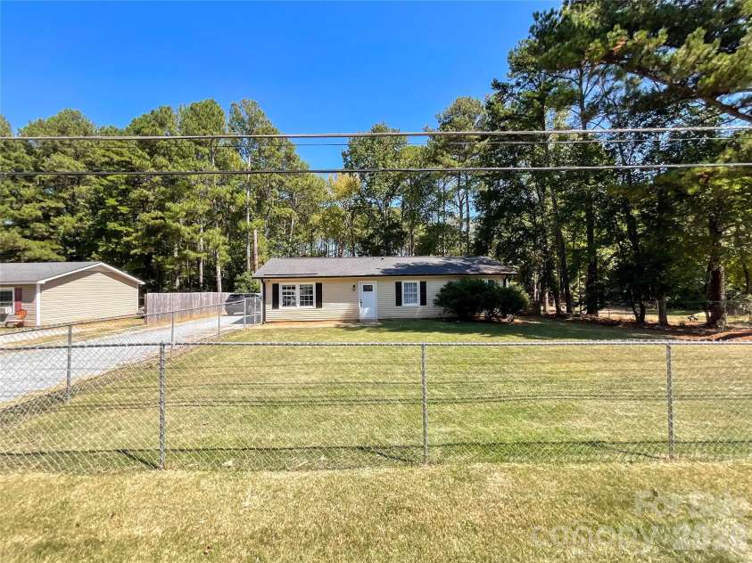 412 Secrest Avenue, Monroe, NC 28110.  MLS# CAR4426325, YatesRealty ID 52244. 