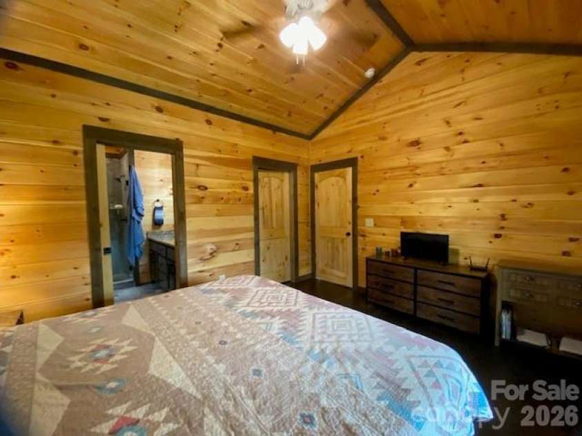 50 Devin Drive, Murphy, NC 28906.  MLS# CAR4426851, YatesRealty ID 52247. 