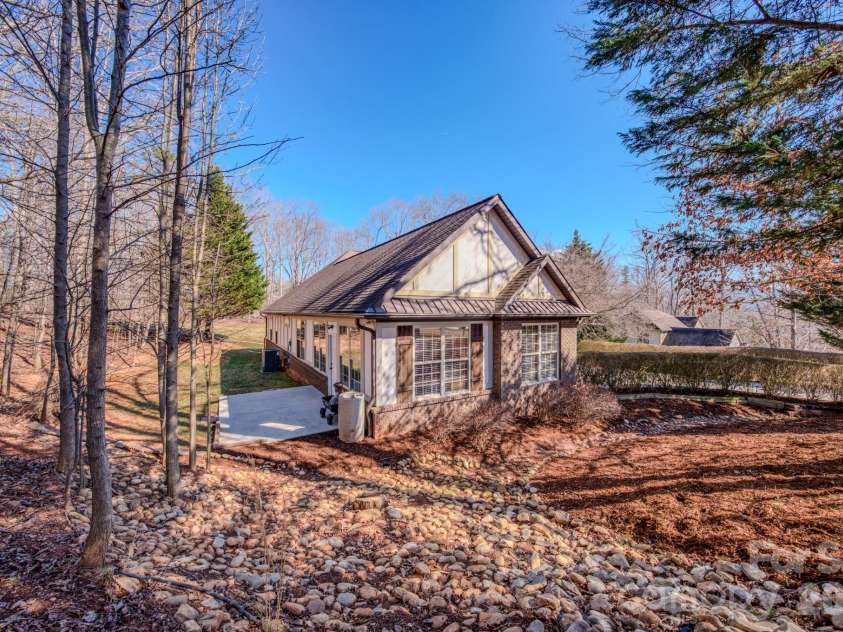3975 Plantation Drive, Morganton, NC 28655.  MLS# CAR4354735, YatesRealty ID 5225. 