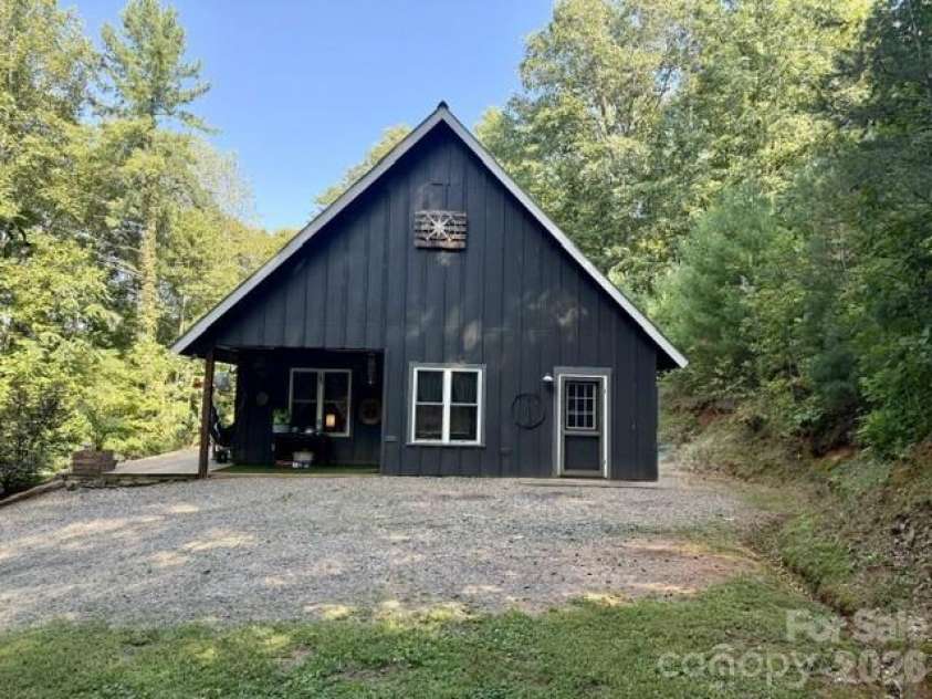 488 Hollywood Road, Moravian Falls, NC 28654.  MLS# CAR4426964, YatesRealty ID 52250. 