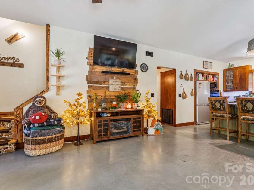 488 Hollywood Road, Moravian Falls, NC 28654.  MLS# CAR4426964, YatesRealty ID 52250. 