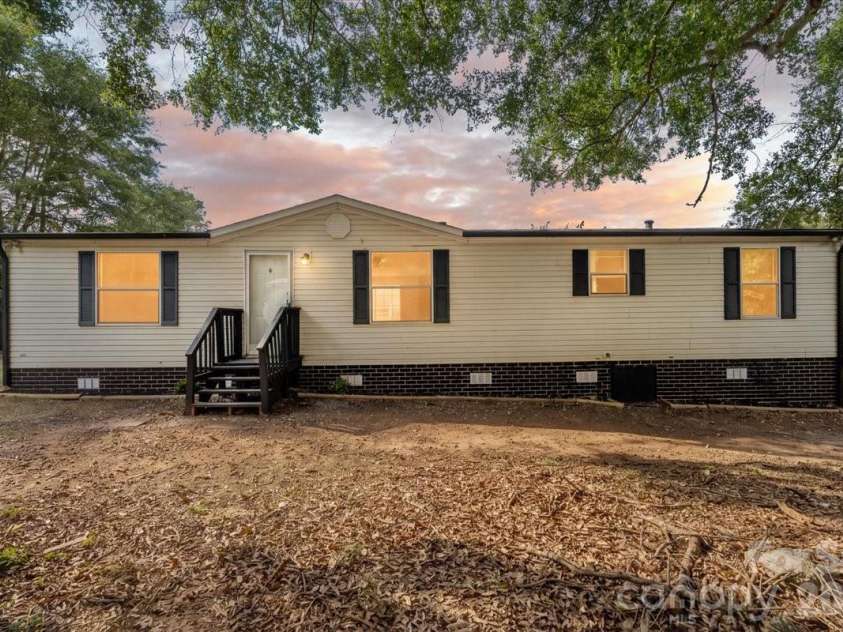 109 Puett Drive, Dallas, NC 28034.  MLS# CAR4426708, YatesRealty ID 52251. 