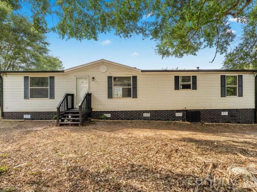 109 Puett Drive, Dallas, NC 28034.  MLS# CAR4426708, YatesRealty ID 52251. 