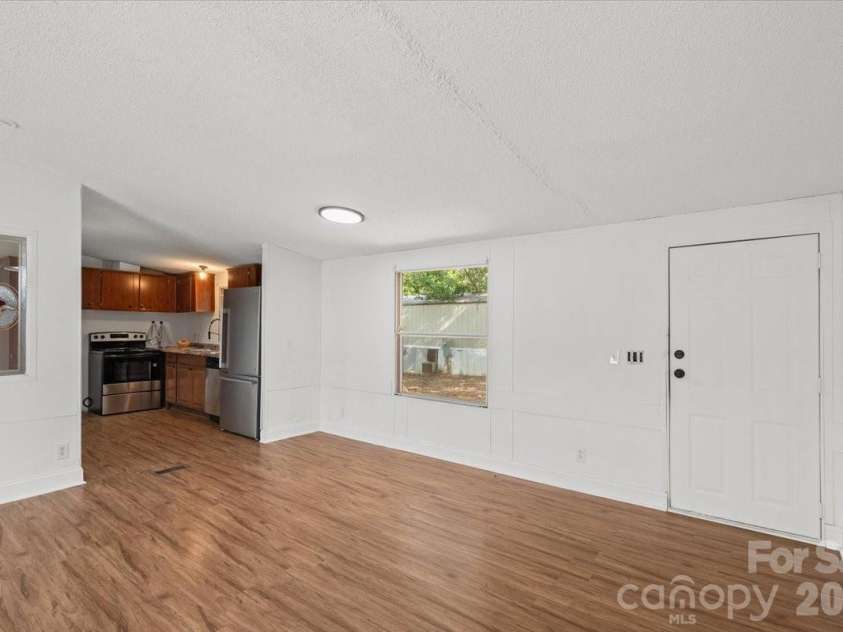 109 Puett Drive, Dallas, NC 28034.  MLS# CAR4426708, YatesRealty ID 52251. 