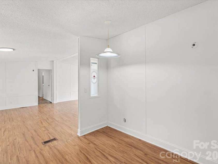 109 Puett Drive, Dallas, NC 28034.  MLS# CAR4426708, YatesRealty ID 52251. 