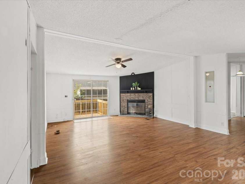 109 Puett Drive, Dallas, NC 28034.  MLS# CAR4426708, YatesRealty ID 52251. 