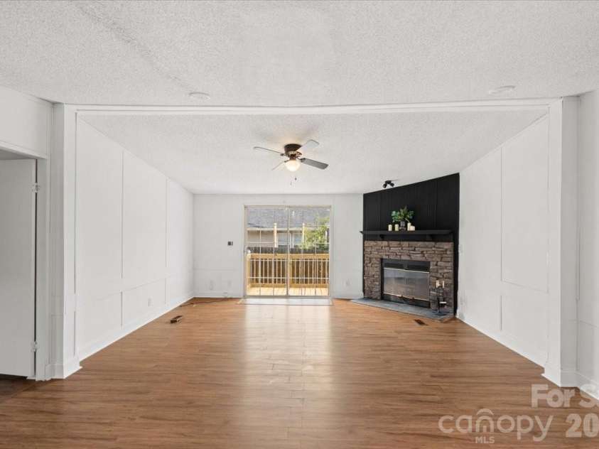 109 Puett Drive, Dallas, NC 28034.  MLS# CAR4426708, YatesRealty ID 52251. 