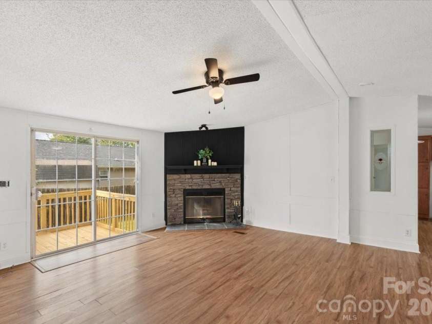 109 Puett Drive, Dallas, NC 28034.  MLS# CAR4426708, YatesRealty ID 52251. 