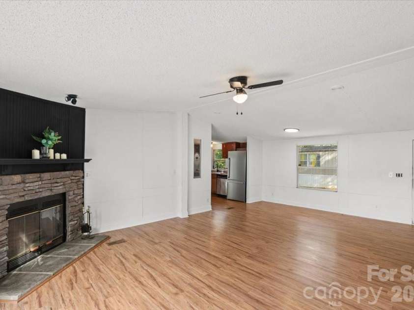 109 Puett Drive, Dallas, NC 28034.  MLS# CAR4426708, YatesRealty ID 52251. 