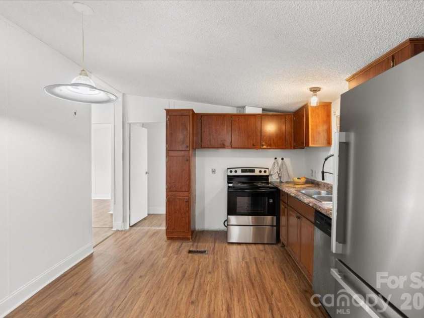 109 Puett Drive, Dallas, NC 28034.  MLS# CAR4426708, YatesRealty ID 52251. 
