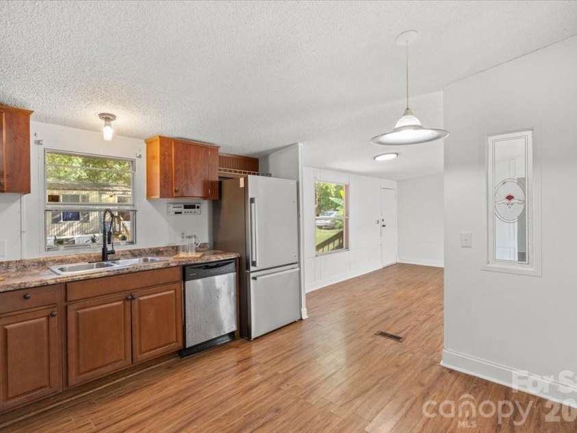 109 Puett Drive, Dallas, NC 28034.  MLS# CAR4426708, YatesRealty ID 52251. 