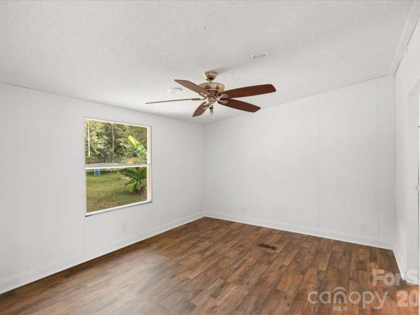 109 Puett Drive, Dallas, NC 28034.  MLS# CAR4426708, YatesRealty ID 52251. 