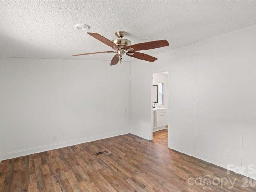 109 Puett Drive, Dallas, NC 28034.  MLS# CAR4426708, YatesRealty ID 52251. 