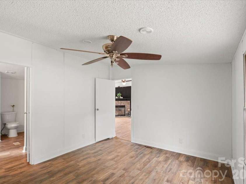 109 Puett Drive, Dallas, NC 28034.  MLS# CAR4426708, YatesRealty ID 52251. 