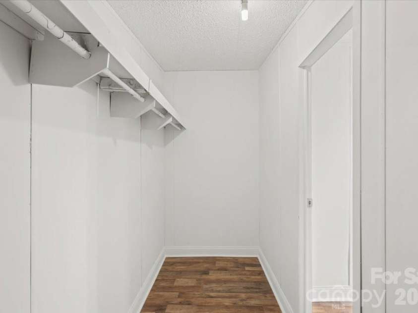 109 Puett Drive, Dallas, NC 28034.  MLS# CAR4426708, YatesRealty ID 52251. 