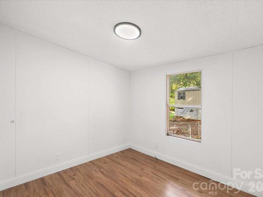 109 Puett Drive, Dallas, NC 28034.  MLS# CAR4426708, YatesRealty ID 52251. 