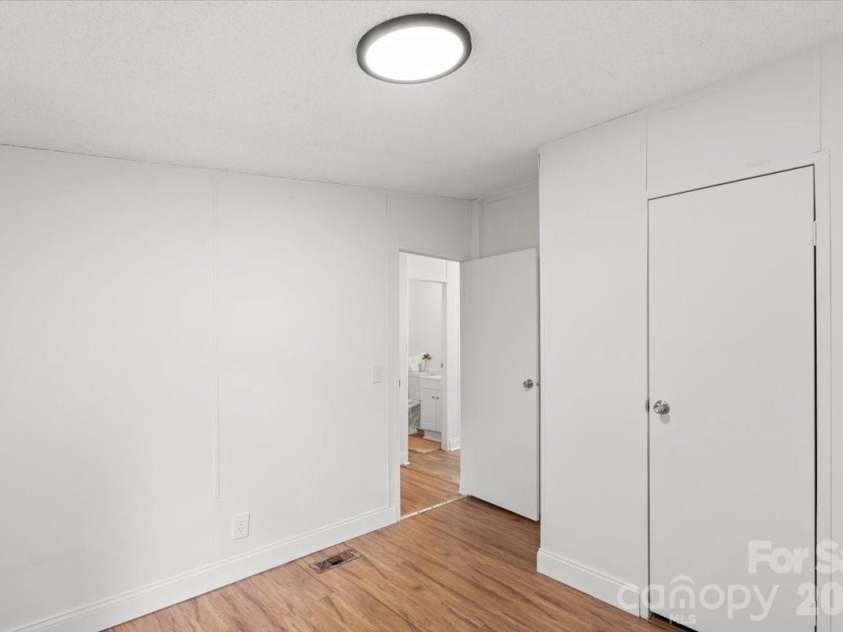 109 Puett Drive, Dallas, NC 28034.  MLS# CAR4426708, YatesRealty ID 52251. 