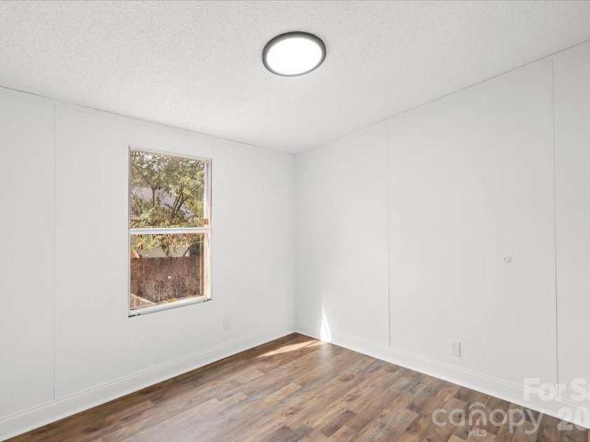 109 Puett Drive, Dallas, NC 28034.  MLS# CAR4426708, YatesRealty ID 52251. 