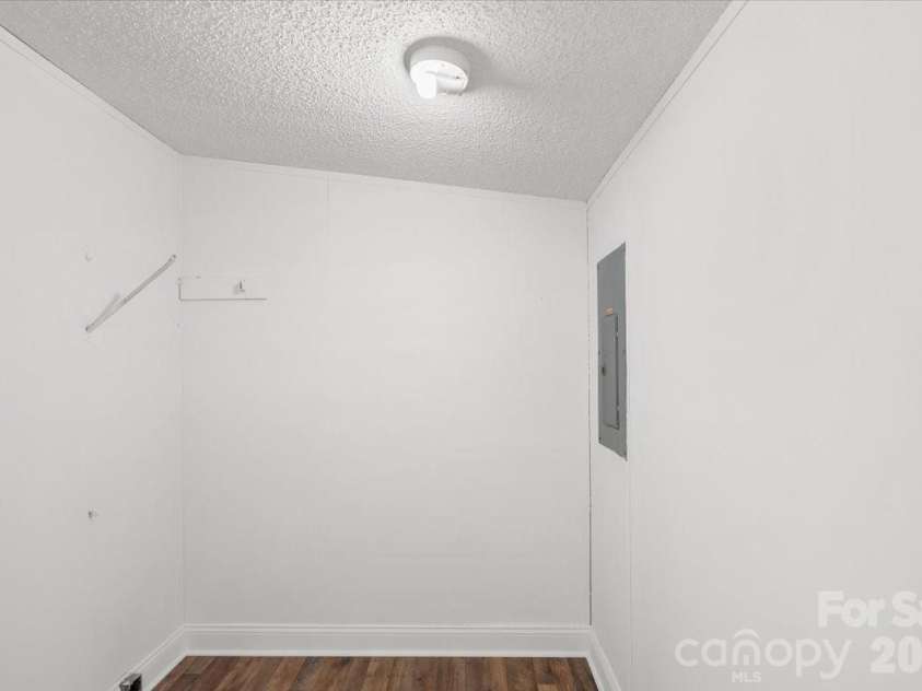 109 Puett Drive, Dallas, NC 28034.  MLS# CAR4426708, YatesRealty ID 52251. 