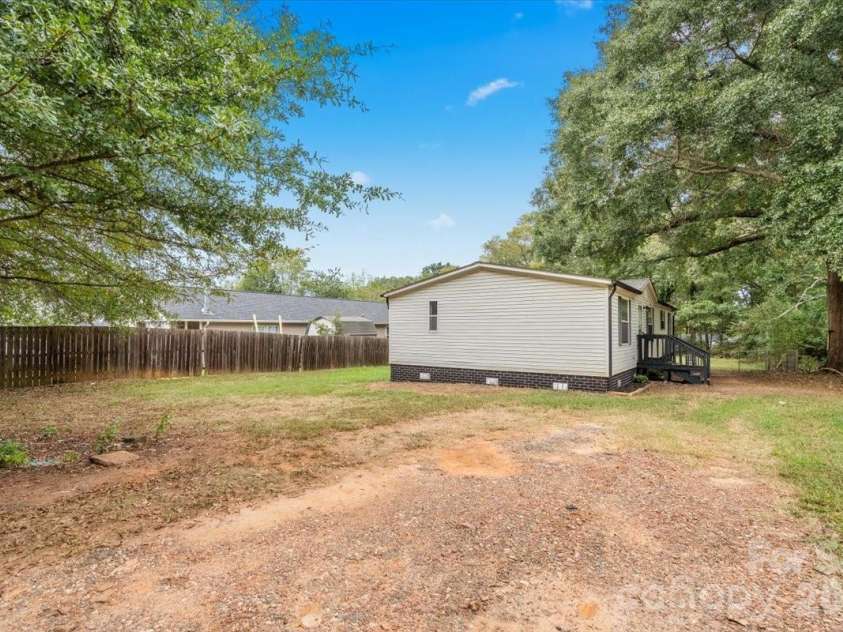 109 Puett Drive, Dallas, NC 28034.  MLS# CAR4426708, YatesRealty ID 52251. 