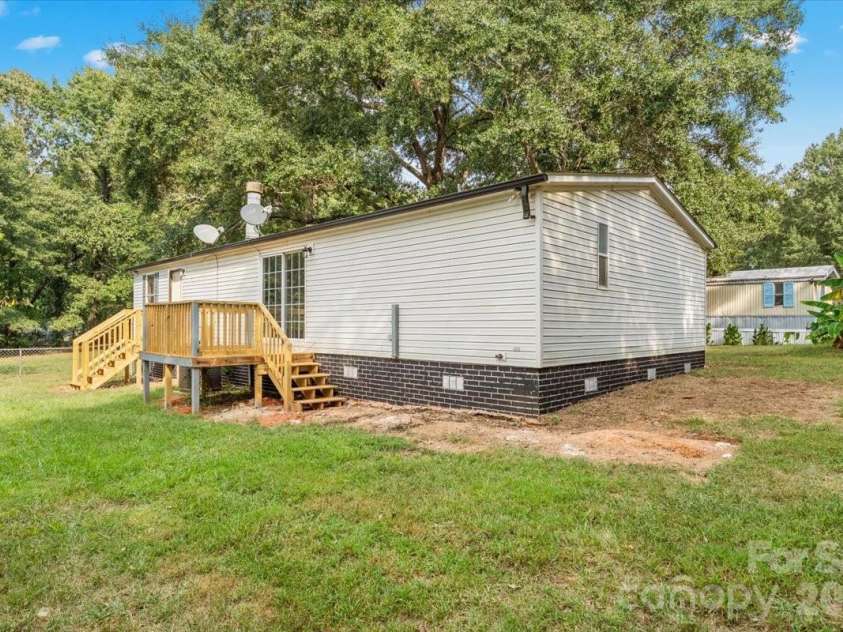 109 Puett Drive, Dallas, NC 28034.  MLS# CAR4426708, YatesRealty ID 52251. 