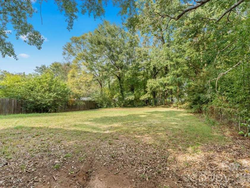 109 Puett Drive, Dallas, NC 28034.  MLS# CAR4426708, YatesRealty ID 52251. 