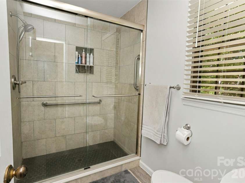 183 Mckinney Road, Marion, NC 28752.  MLS# CAR4425828, YatesRealty ID 52253. 