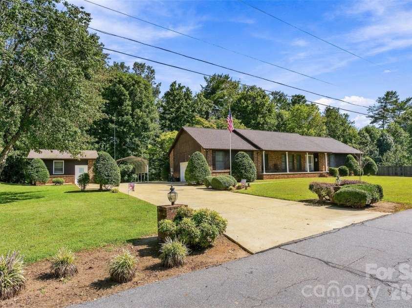183 Mckinney Road, Marion, NC 28752.  MLS# CAR4425828, YatesRealty ID 52253. 