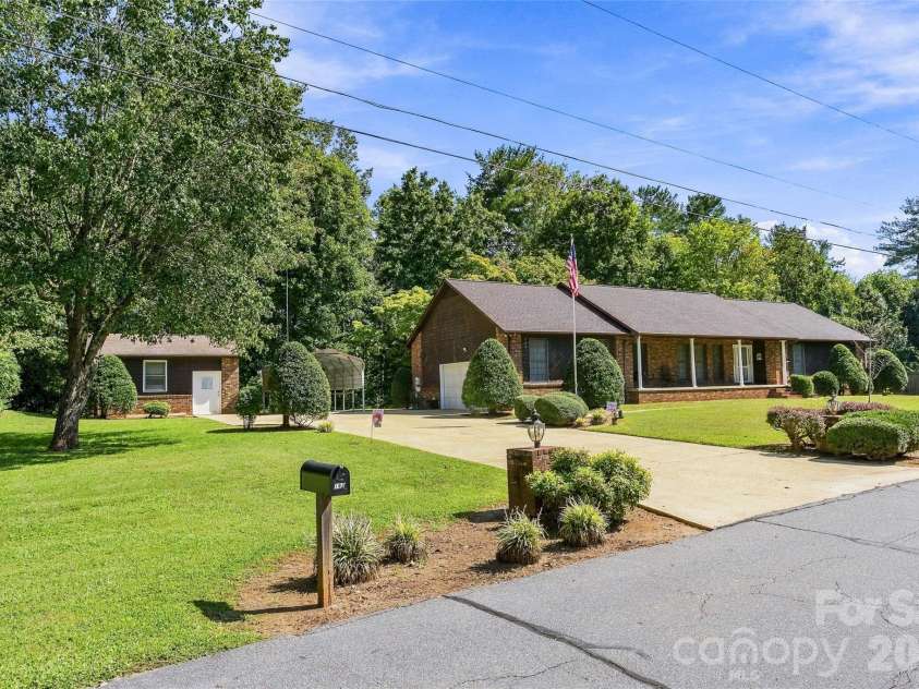 183 Mckinney Road, Marion, NC 28752.  MLS# CAR4425828, YatesRealty ID 52253. 