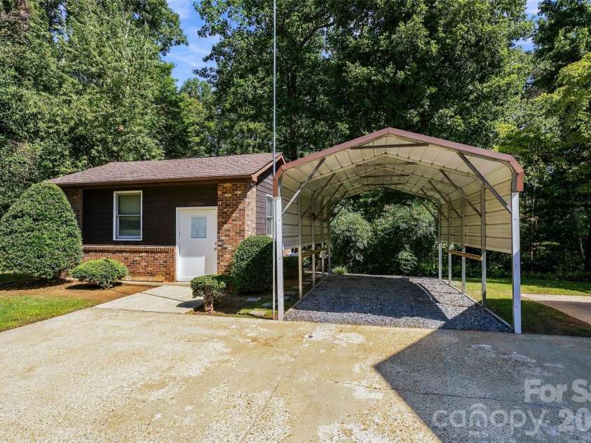 183 Mckinney Road, Marion, NC 28752.  MLS# CAR4425828, YatesRealty ID 52253. 