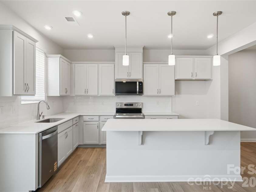 5212 Wyes Oak Lane, Charlotte, NC 28269.  MLS# CAR4427128, YatesRealty ID 52254. PHOTOS ARE REPRESENTATIVE
