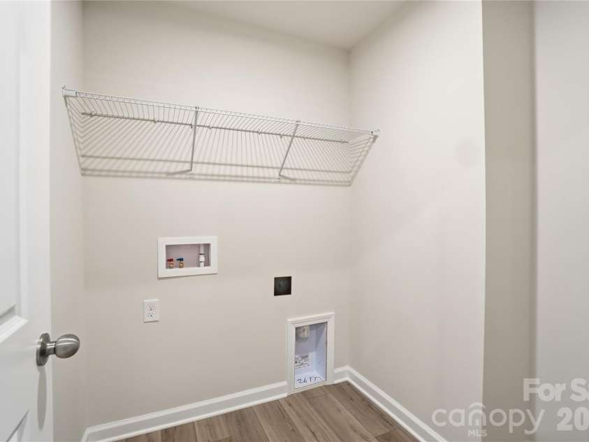 5212 Wyes Oak Lane, Charlotte, NC 28269.  MLS# CAR4427128, YatesRealty ID 52254. PHOTOS ARE REPRESENTATIVE