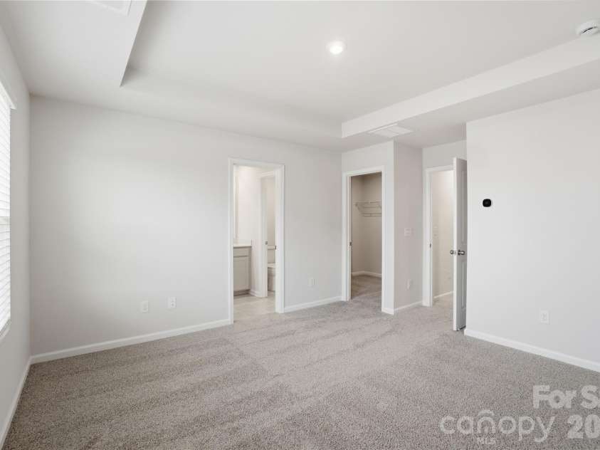 5212 Wyes Oak Lane, Charlotte, NC 28269.  MLS# CAR4427128, YatesRealty ID 52254. PHOTOS ARE REPRESENTATIVE